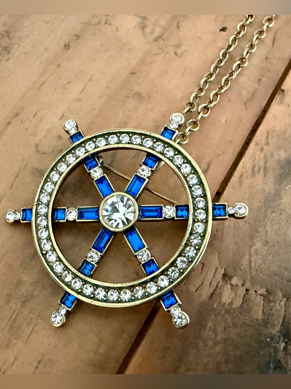 VINTAGE BRASS & CRYSTALS NAUTICAL SHIP’S WHEEL PENDANT BROOCH/NECKLACE